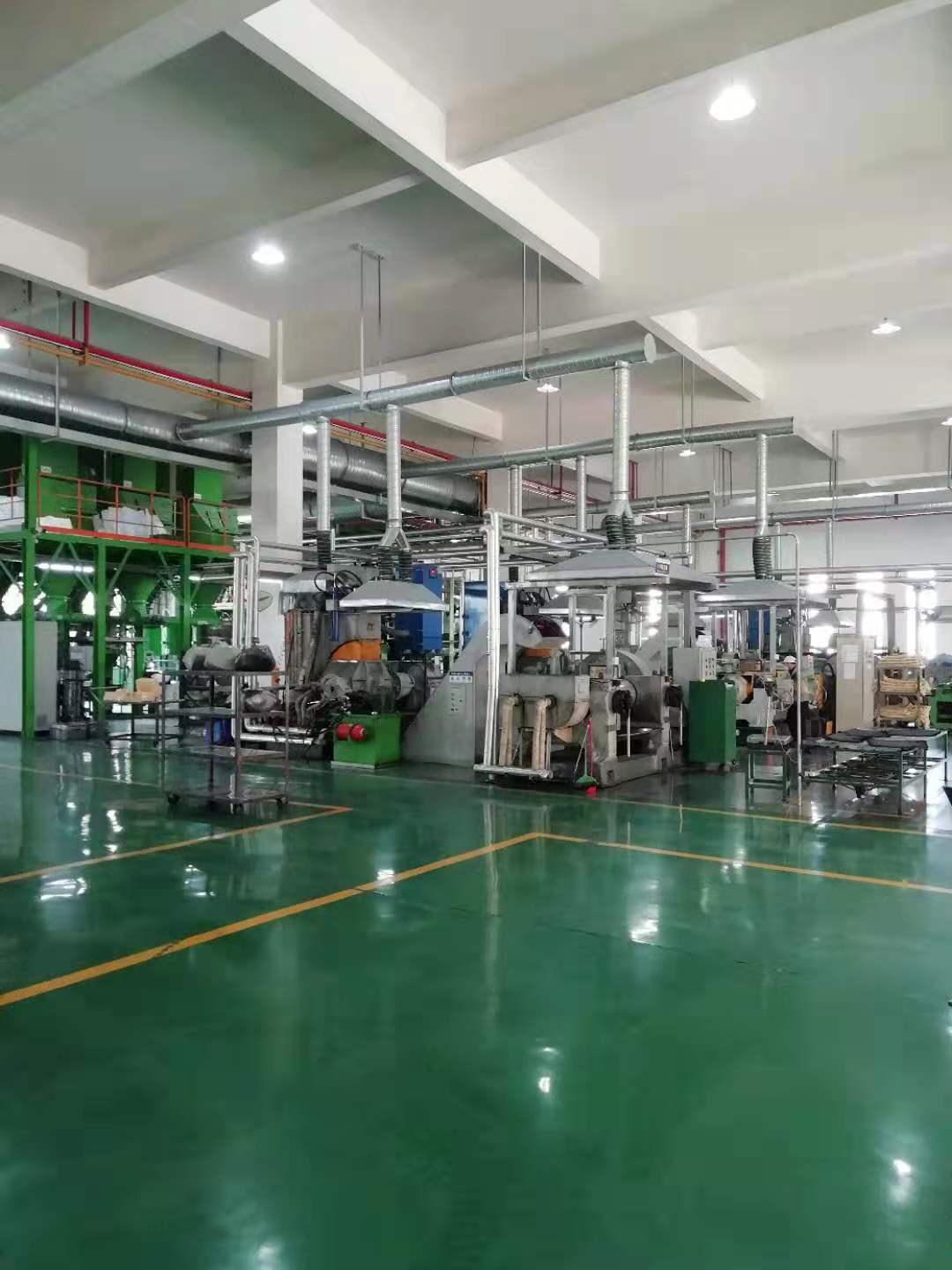 南京某公司使用強力加壓翻轉式密煉機